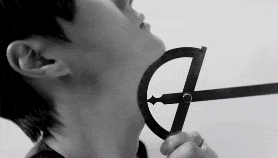 帅哥永远知道如何完美利用美貌鲨人 王一博视频版杂志