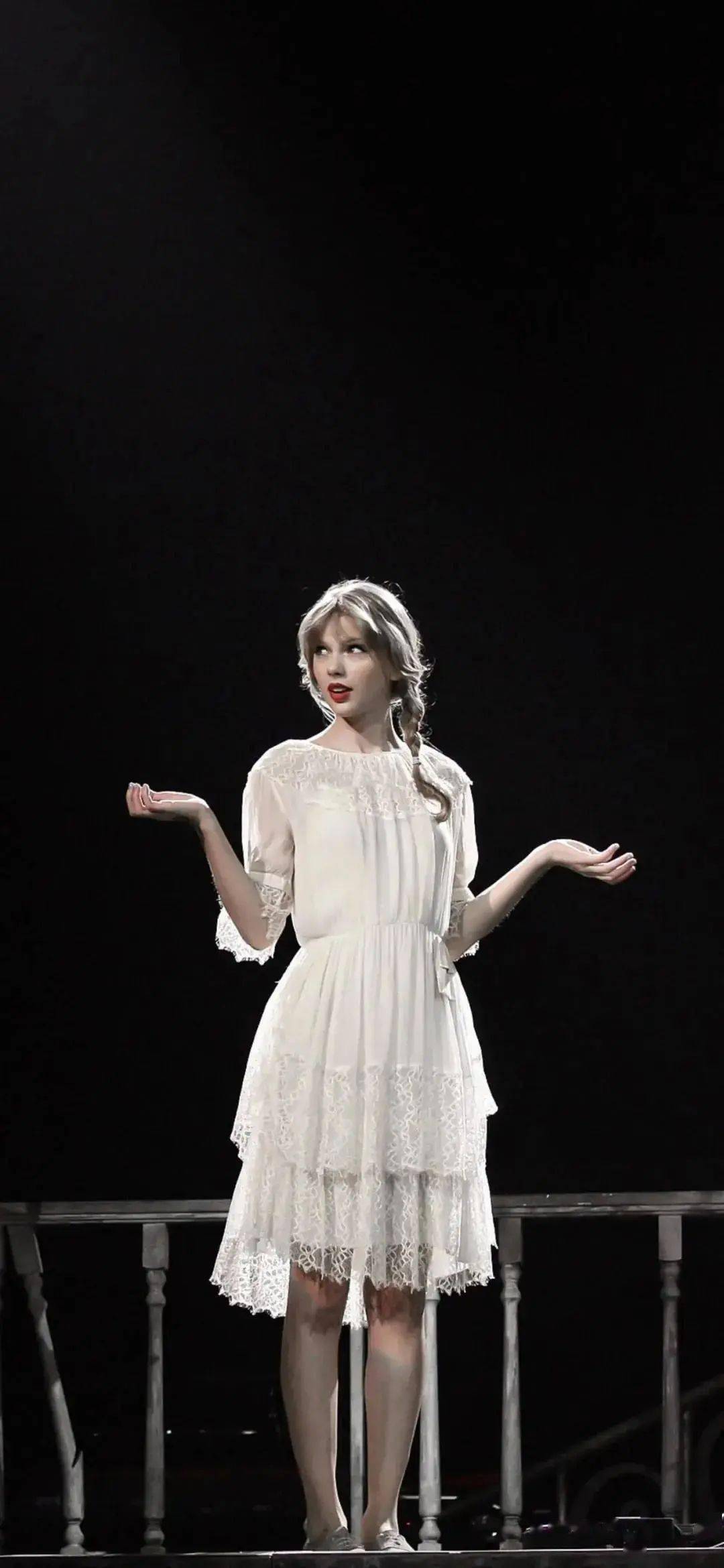 西汉时,匈奴还在乌兰察布市四子王旗境内,建立了最高的政府机关——