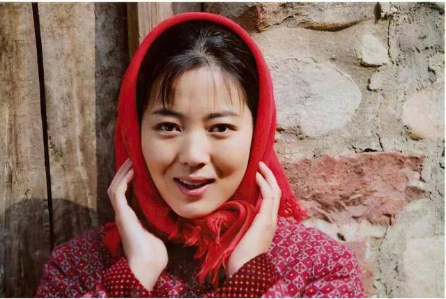 看她朋友圈的动态朋友圈是一个很私密的地方,在这里可以看到一个人的