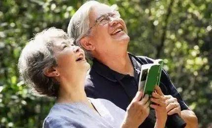 60岁以后玩微信,朋友圈里,不说三话:1不说私密的话朋友圈虽然是记录