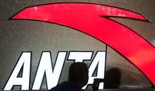 安踏近期发布业绩公告称,除去安踏品牌全年是负增长外,fila,迪桑特等