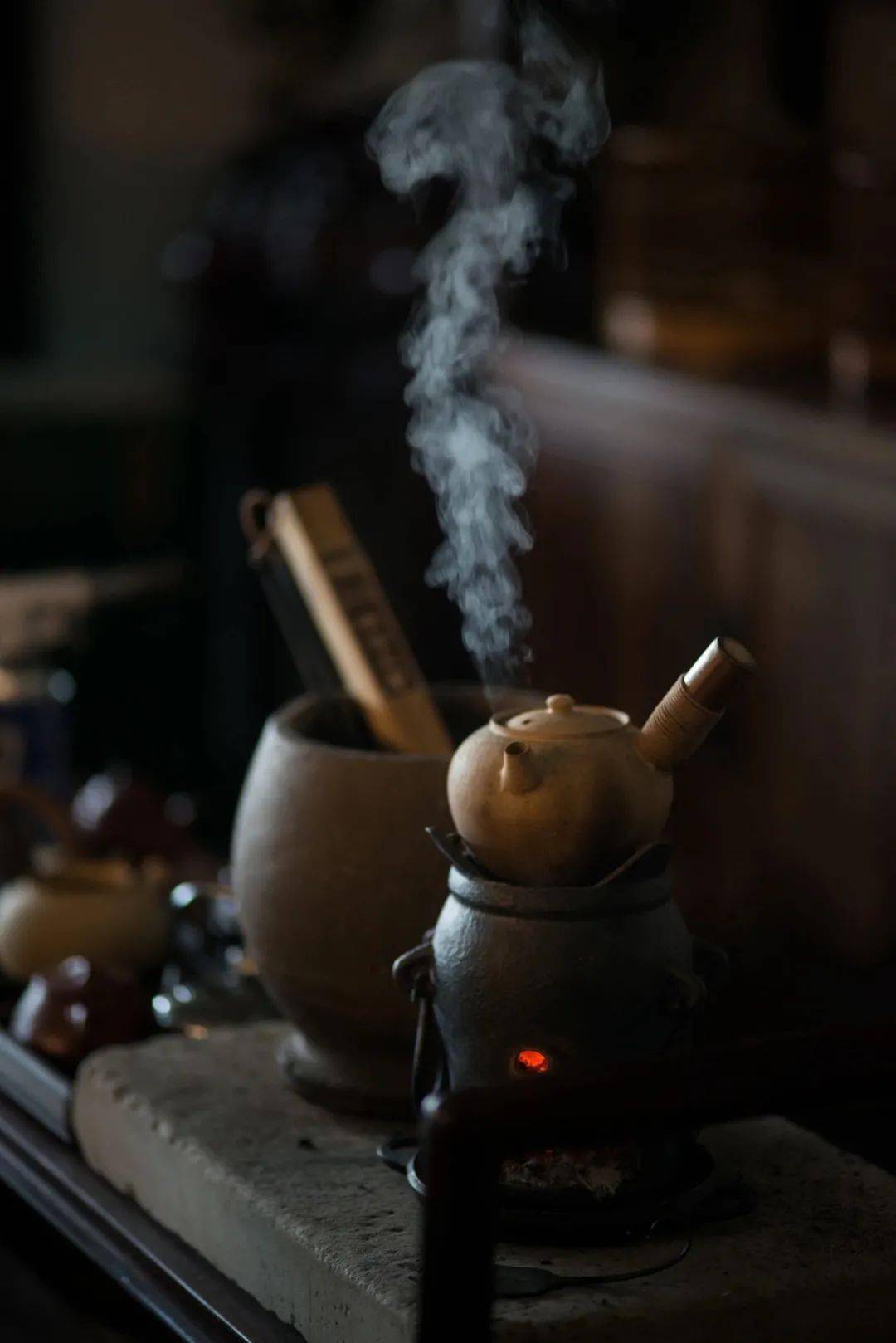 对茶的嗜好,不单单在于茶的本身,更是追求一种纯净深远,空灵的意境