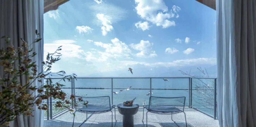 「更时髦」,「更性感」,「更细节」,「更浪漫」,「更呆得住」,「更有