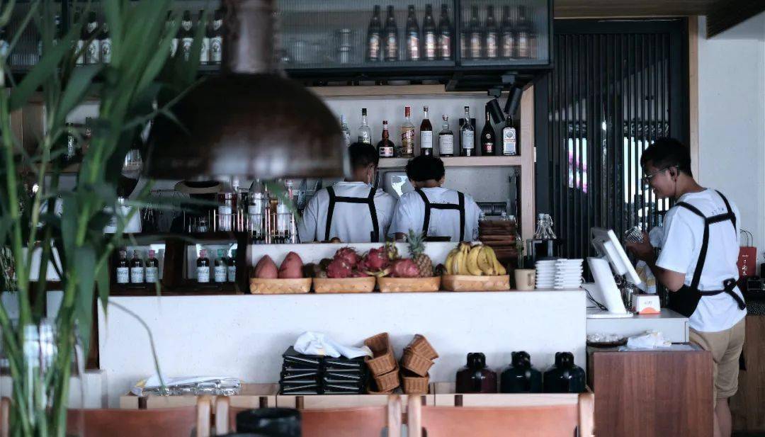 「更时髦」,「更性感」,「更细节」,「更浪漫」,「更呆得住」,「更有