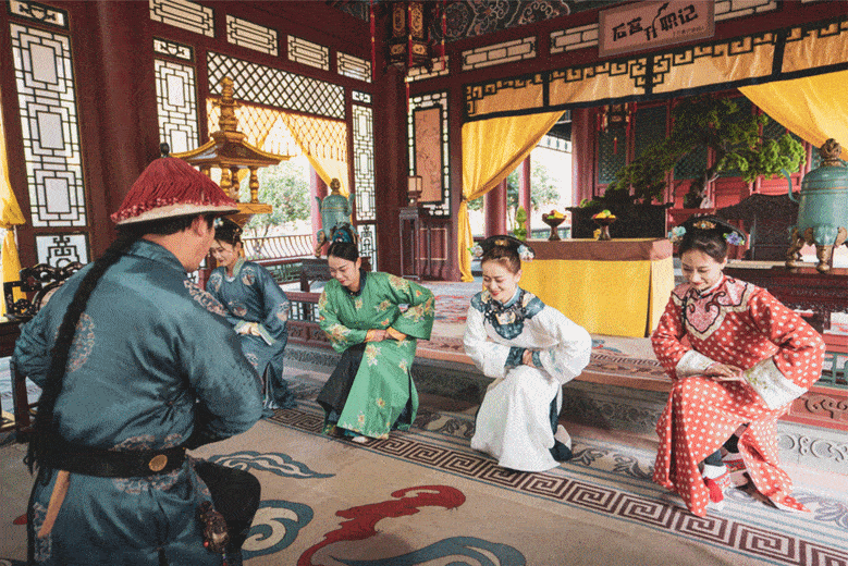 重温经典剧情;还可以走红毯,赏明星手模墙,和明星近距离击掌