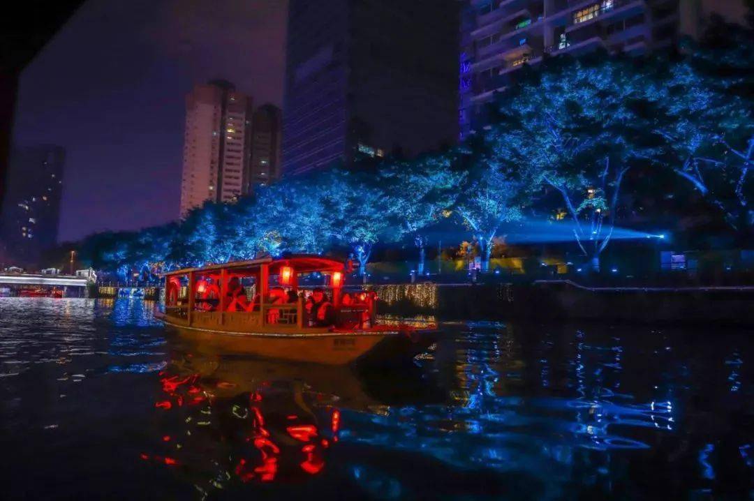 成都文旅集团"夜游锦江"是锦江绿道中两江环抱区域示范段的重点植入