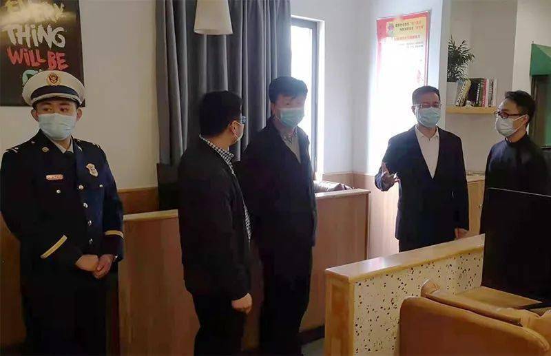 政府党组成员周坚栋,副县长石坚定,钮晶莹,张微燕,范建富分别带领商务