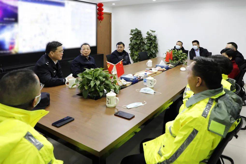 区委常委,政法委书记徐靖,副区长,公安分局党委书记,局长卫岚一行前往