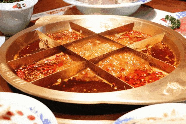 柳岩,杨恭如,金巧巧等众影视明星 都为ta送出过开业祝福 ta更是吃货们