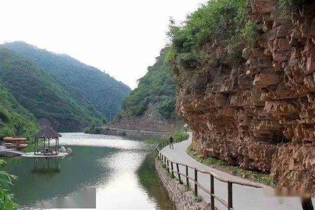 早乘车赴中国爱情山——天河山景区.游览汉阙,迎宾瀑,天河湖.