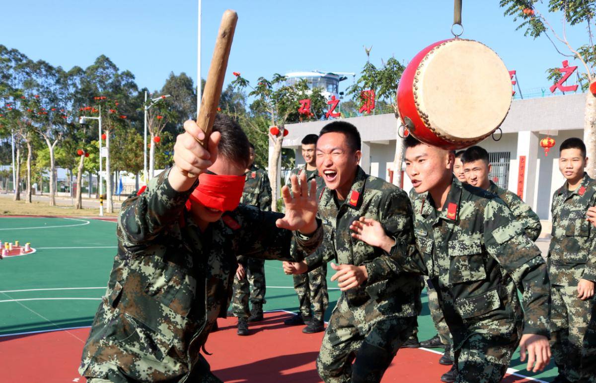 武警部队春节假期文化生活丰富多彩