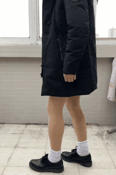 女生冬天穿一条肉色裤袜不冷吗?我们找男生试了一下.