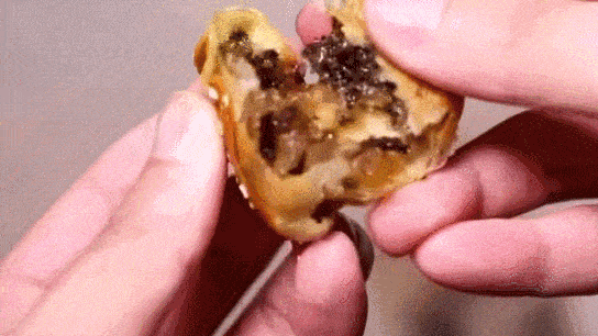这个饼太香了!外皮酥脆,内馅咸香,一口一个好吃极了