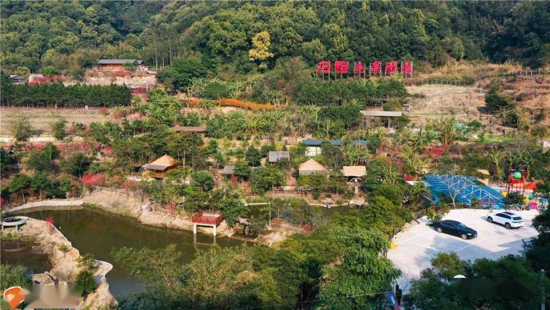 无山不成趣,无水不成园 步入石祖花果田园内 这里风景独特的山村农舍