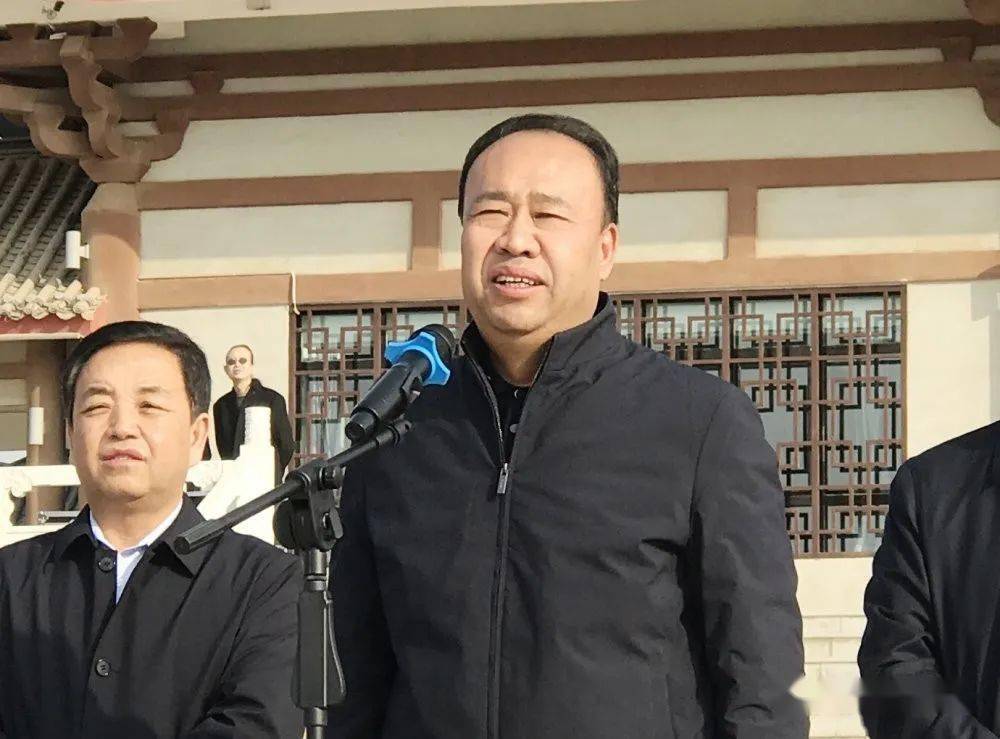市人大常委会副主任马勤宣布展览开幕