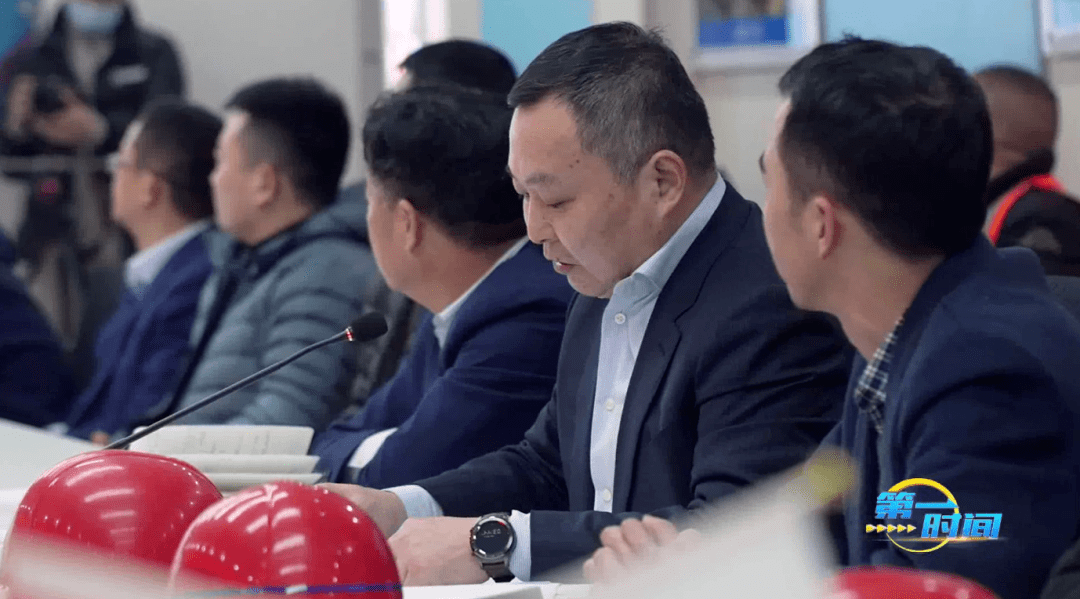 老家在湖北的他春节也没有回家而是留在苏州指挥工作顾国荣说因为中南