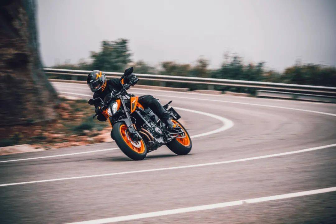 价格猛降37万国产ktm790dukeckd版香不香