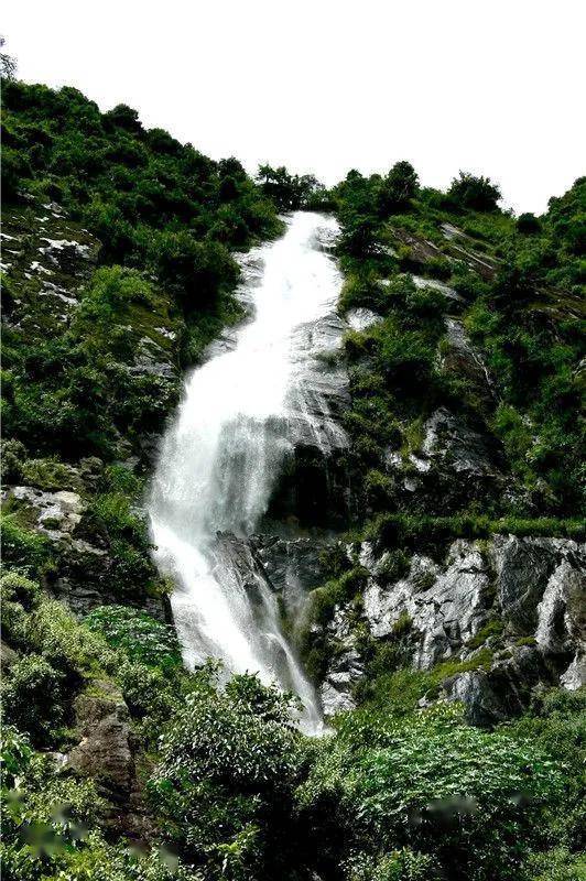 双柏鄂嘉瀑布群 刻在哀牢山血脉中的风景