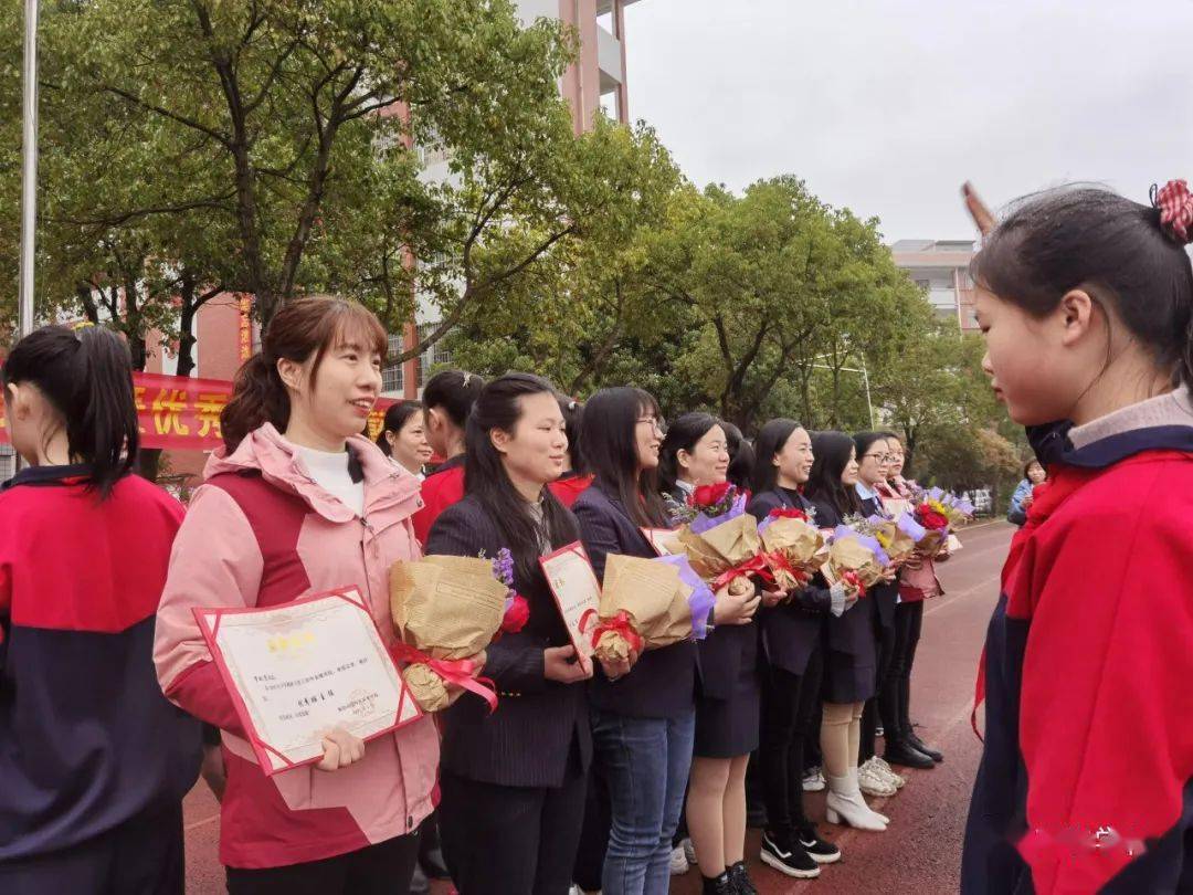 岁月峥嵘须拼搏 雄鹰振翅欲高飞 ——衡阳市成章实验中学珠晖分校英发