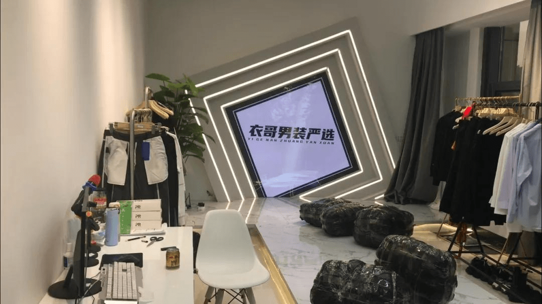 独家专访 | 从娱乐到电商,主播衣哥去年卖了20亿