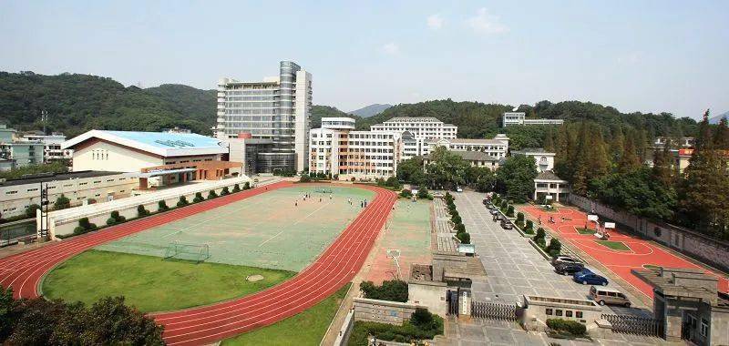 代言中量大感恩母校行遇见舟山市田家炳中学