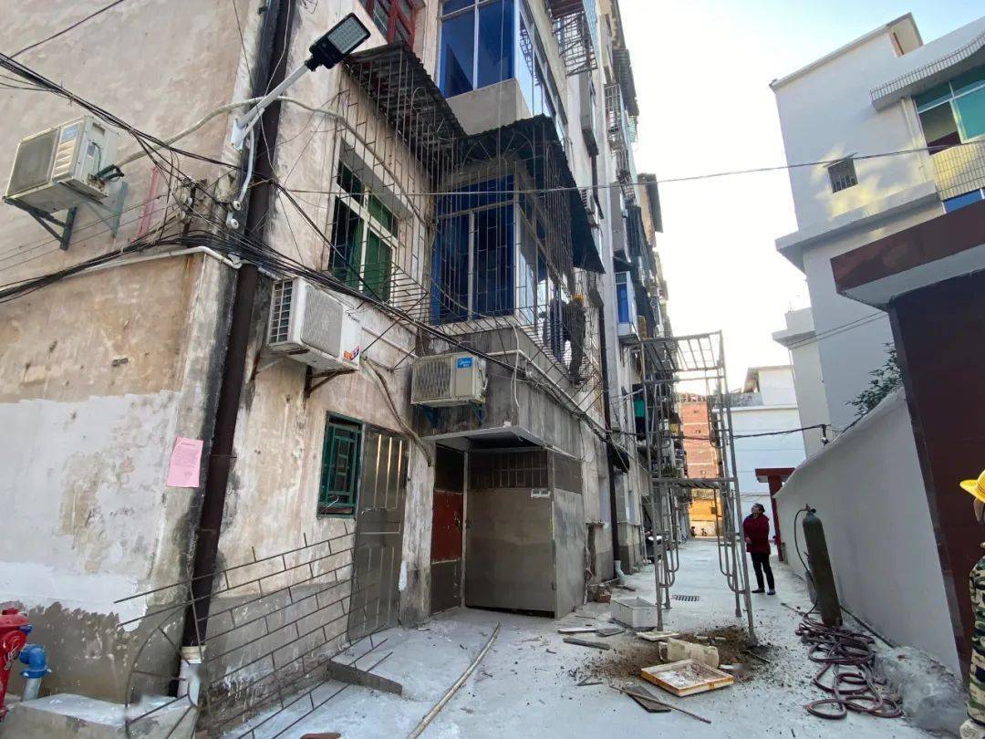 点赞于都老旧小区改造后大变样