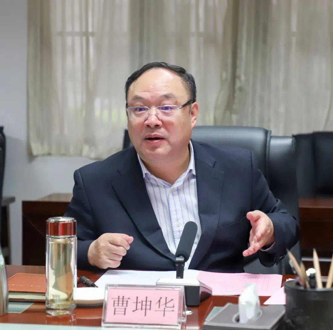 自治区科技厅党组书记,厅长曹坤华