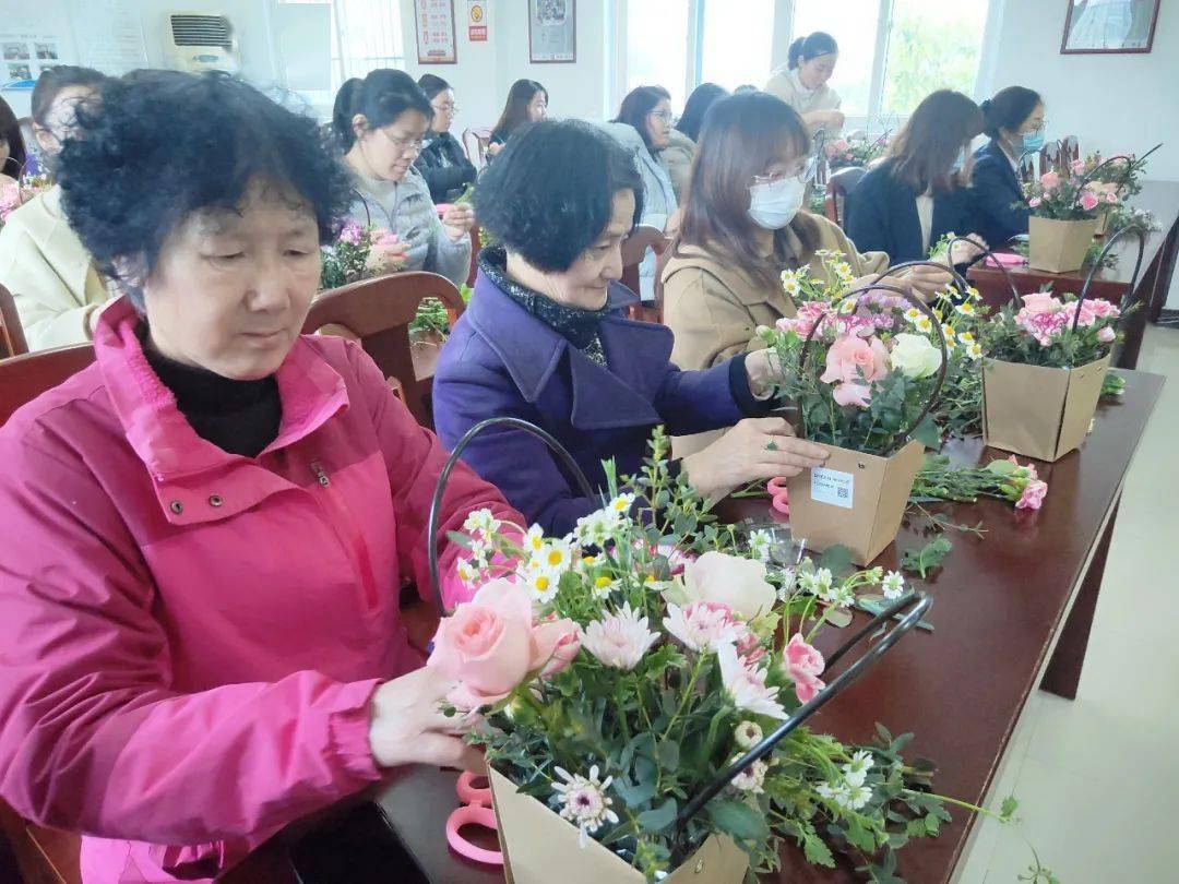 青阳社服司齐社区花伴女神绽放芳华妇女节插花活动