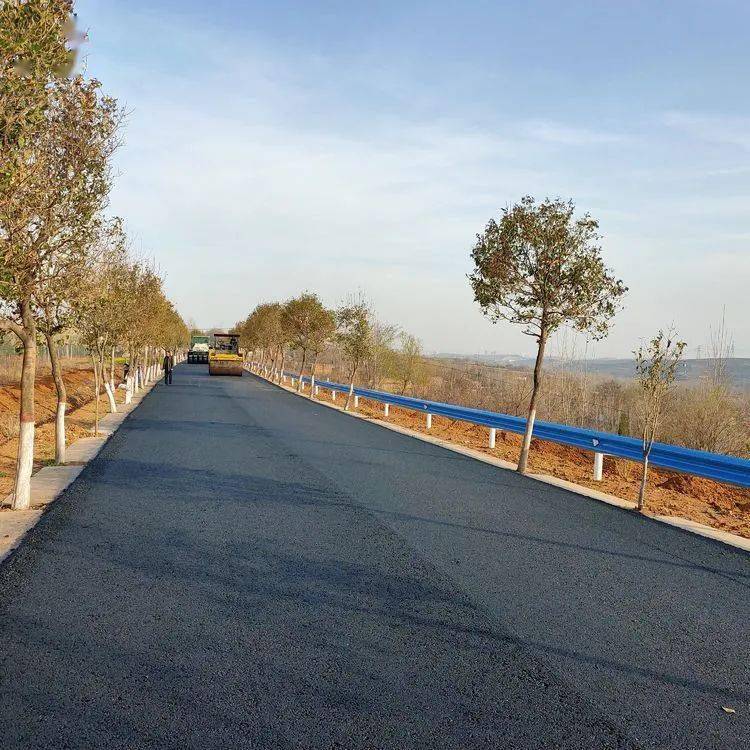 打响春季农村公路养护大会战,助力伊川"四好农村路"创建热潮新高峰