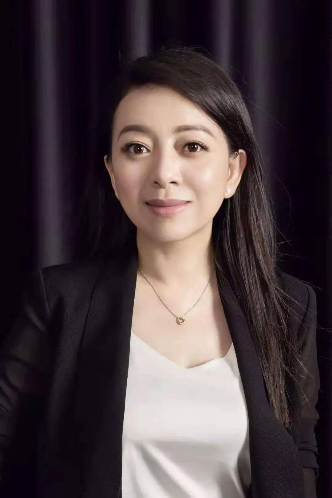 据悉,朝云集团于2018年正式成立,董事长陈丹霞为立白集团创始人之一