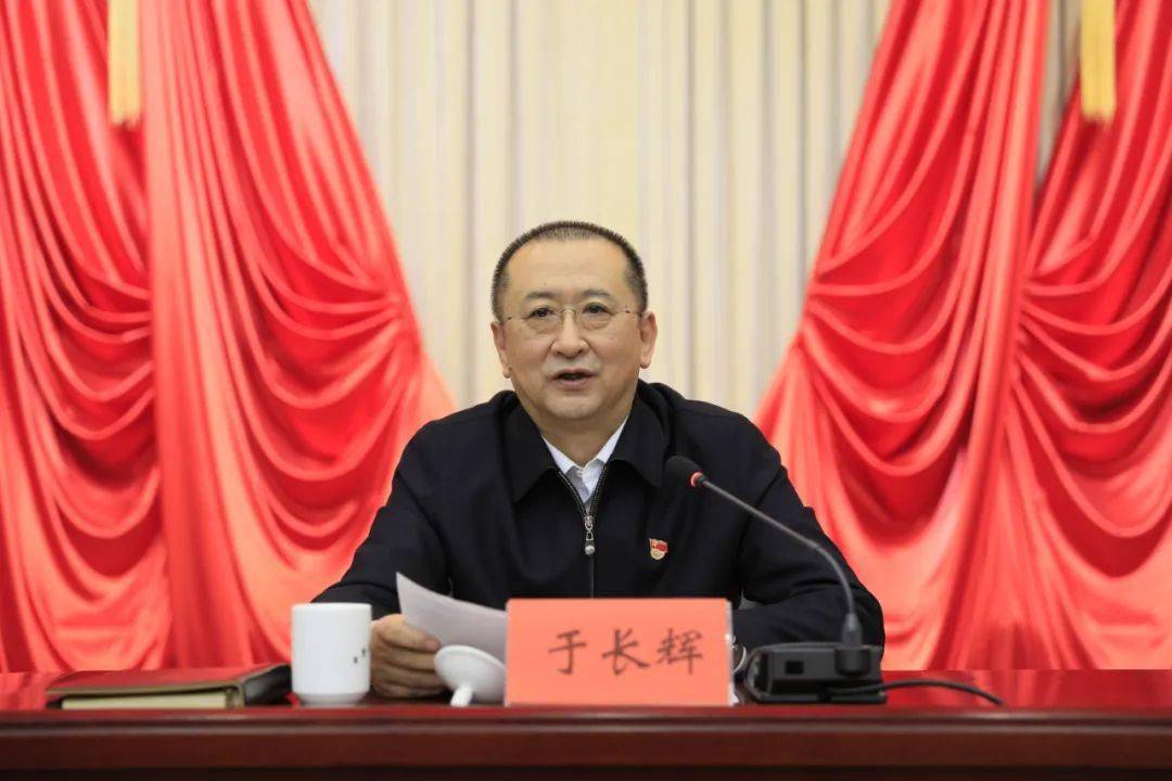 区委书记于长辉强调,要深入  学习贯彻习近平总书记在党史学习教育
