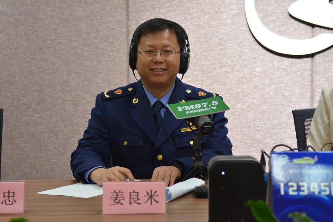 倾听民音 为民解忧 市场监管"一把手"接听12345热线_消费者