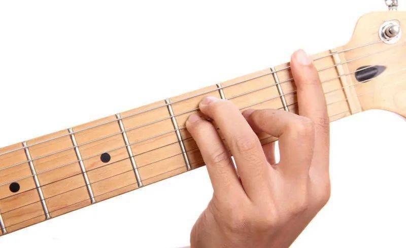 我在吉他学习上遇到的第一个大挑战,就是f和弦(俗称"大横按").