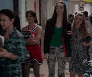 爆笑gif图:哥们,你不抬头看得?现场直播偷钱包,你怕是