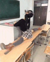 搞笑GIF:我的快递终于到了!