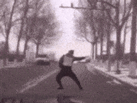 搞笑GIF: 这操作别人也是学不来
