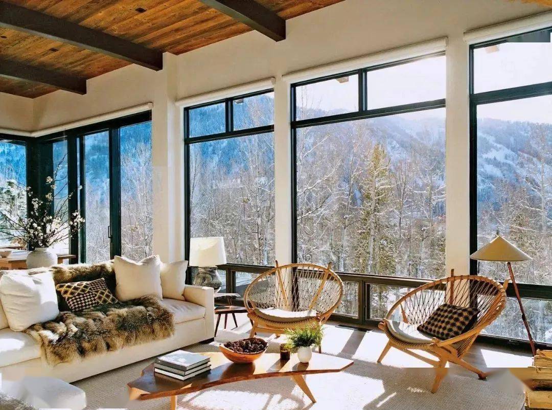 采用落地窗和玻璃门的设计可以将一个家的可视面达到最大化它们不但
