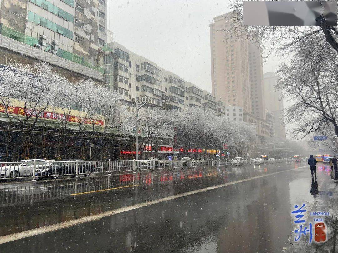 兰州雨雪如约而至这些路段实行交通管制
