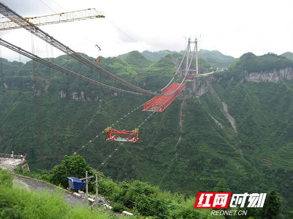 组图如火如荼带您穿越回矮寨大桥施工现场