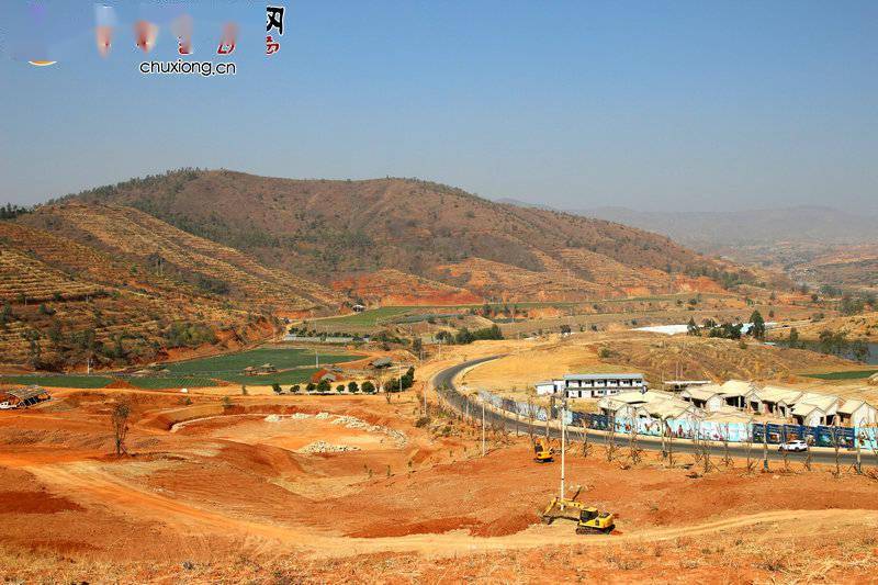 元谋凤凰山顶建设忙