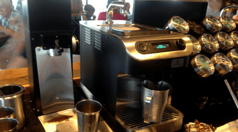 星巴克专供的mastrena全自动咖啡机,资料来源:公司官网