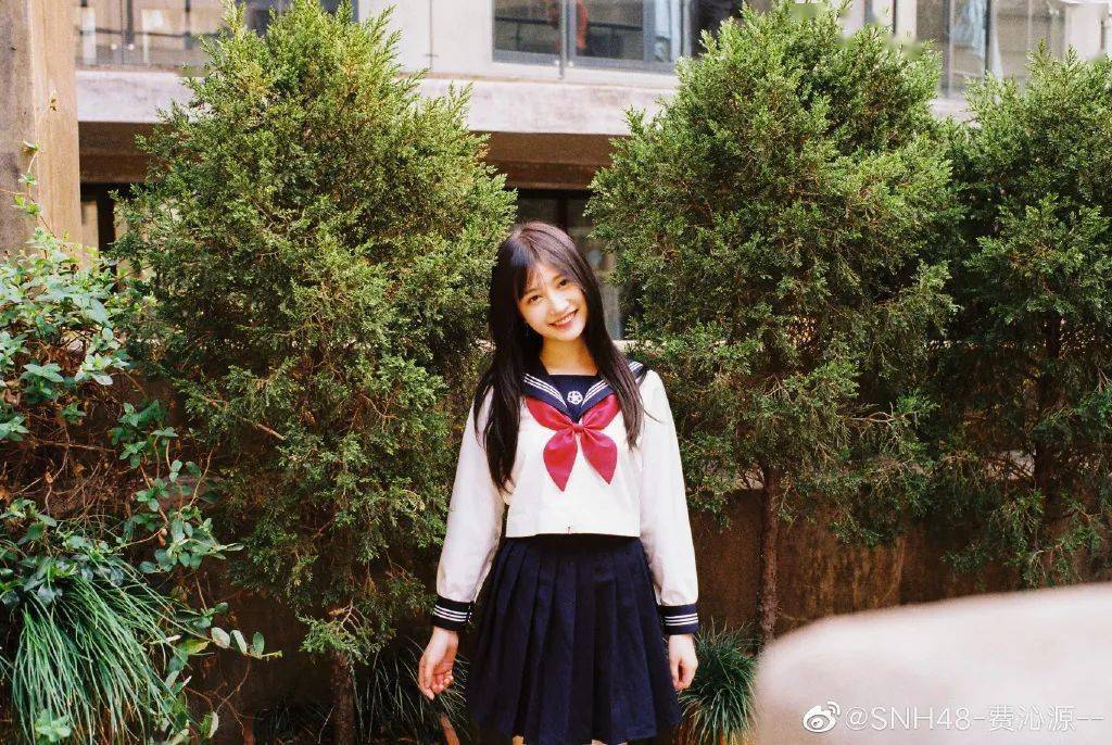 snh48 group的制服写真参考