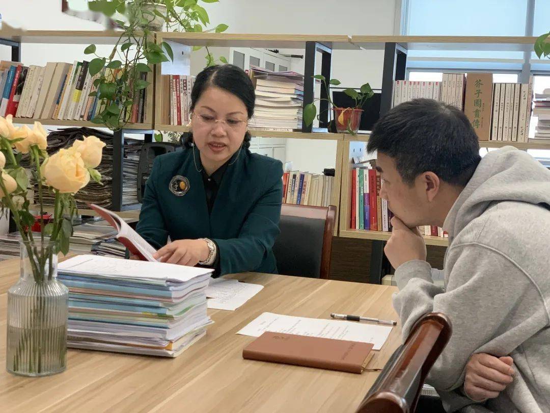 巾帼心向党奋进新征程特辑④劳模张爱芬做党和群众信赖的新闻工作者