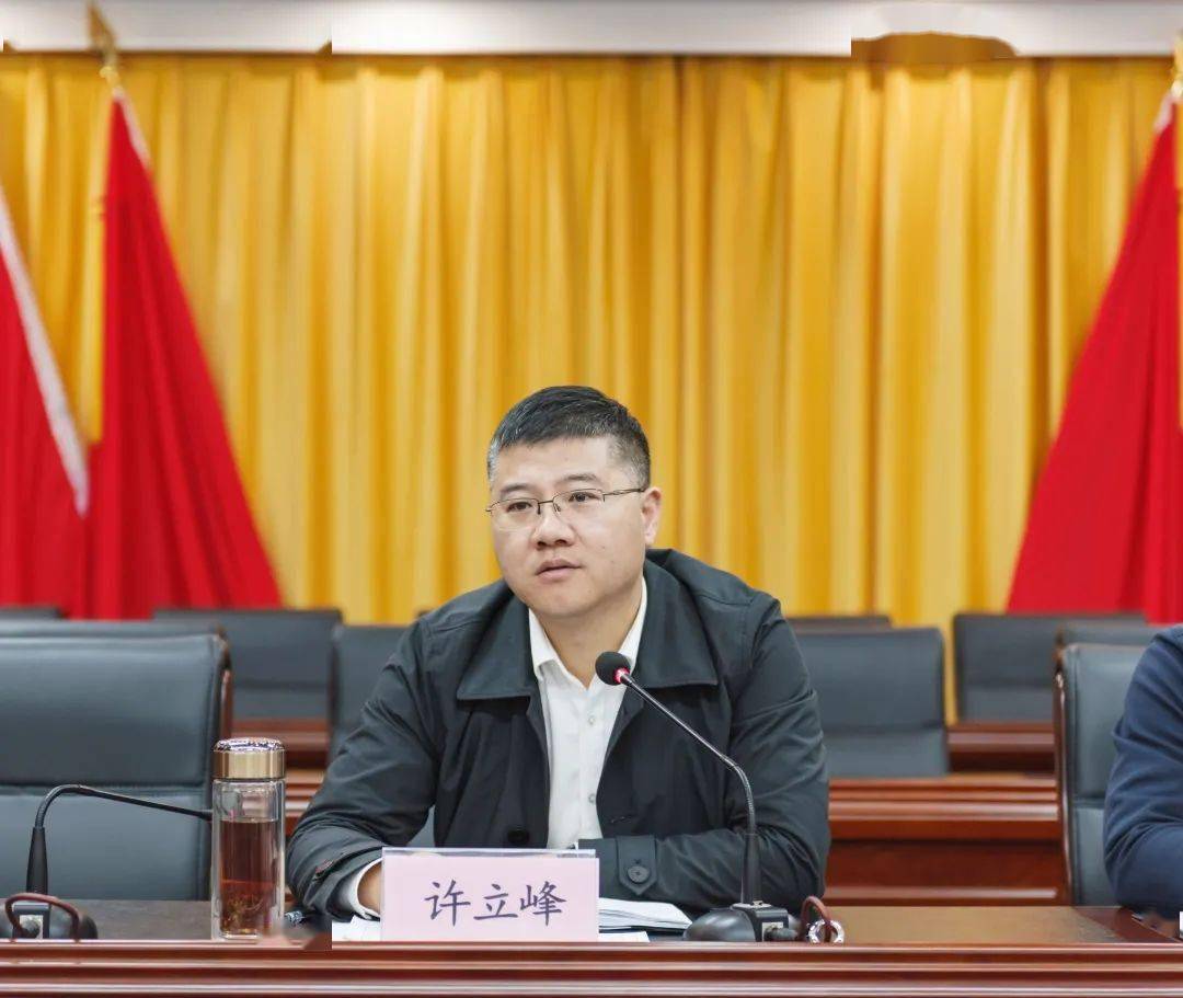 会上,街道党工委书记许立峰要求街道上下必须全力以赴做好迎检工作,党