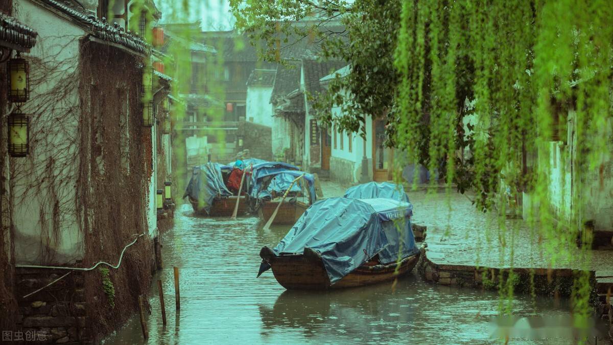 相对于江北春雨的豪迈和苍凉,"花柳繁华地,温柔富贵乡"之地江南的