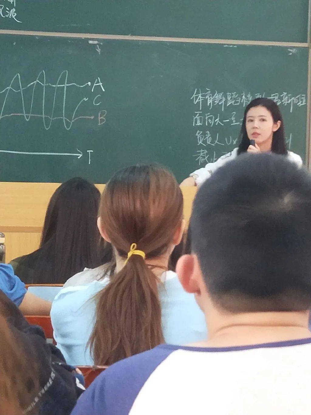 看完这些别人家的老师,分分钟就想重返校园了!