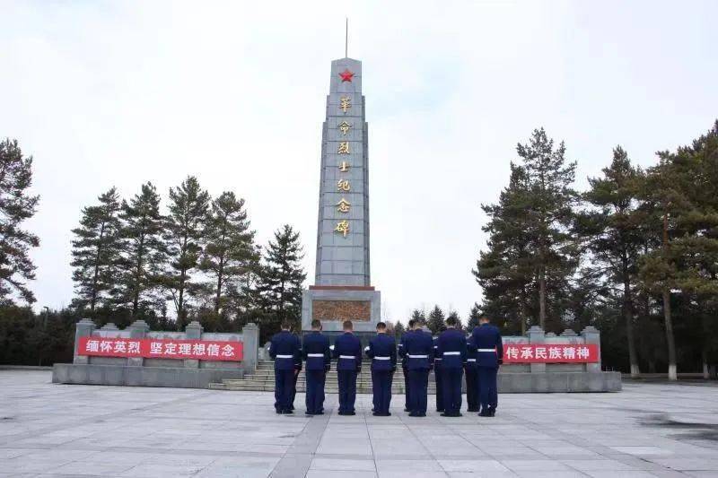 佳木斯市消防救援支队组织开展"传承英烈精神,向党旗承诺"活动