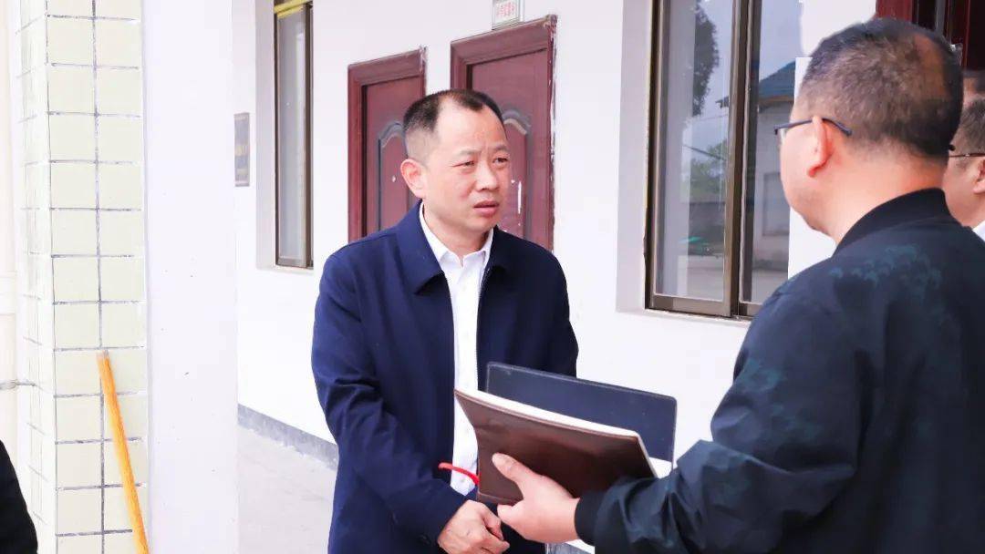 郑湘调研洪江市教育工作时强调办有温度的教育