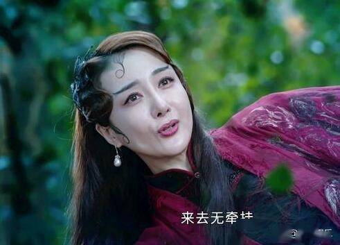 司藤白英李依晓因整容备受争议原装脸模样被扒神似傅首尔