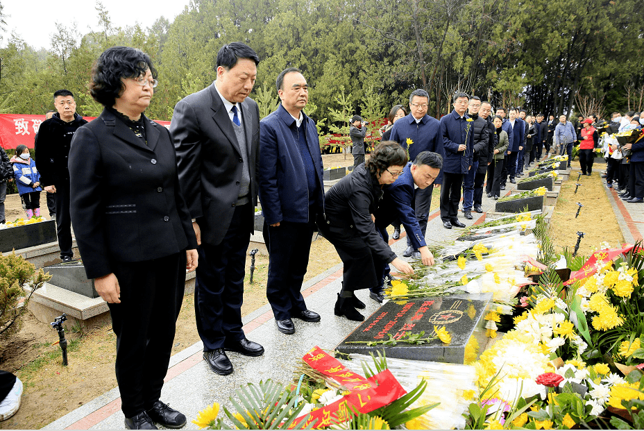 清明节,陈红军烈士与儿子首次"见面"